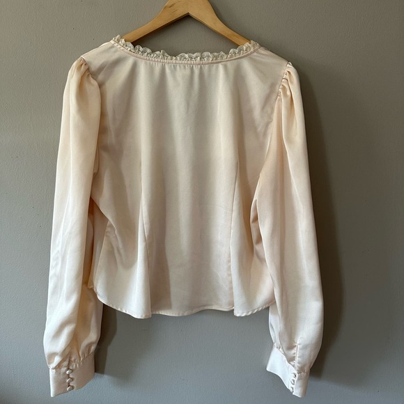 Forever 21 V Neck Puff Sleeve Silky Top Size 2X - Picture 4 of 8